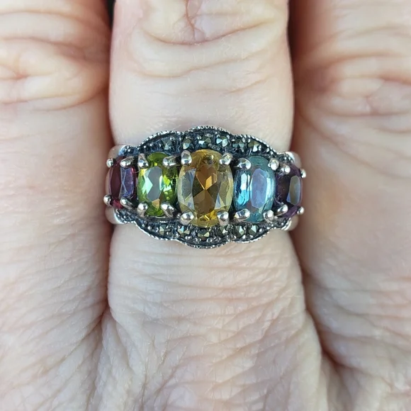 Oval Gemstone & Marcasite Ring - Picture 11 of 12